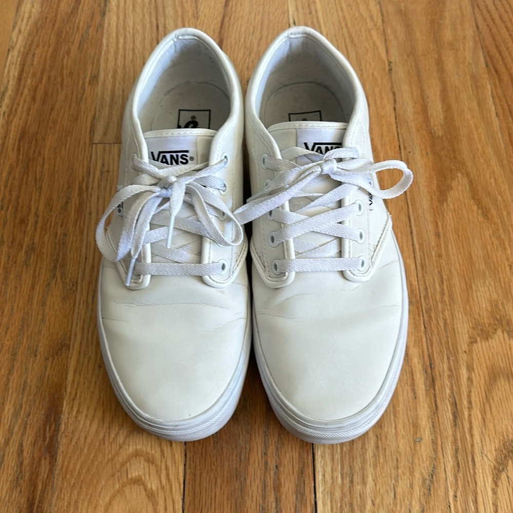 White leather men’s Vans, gently used